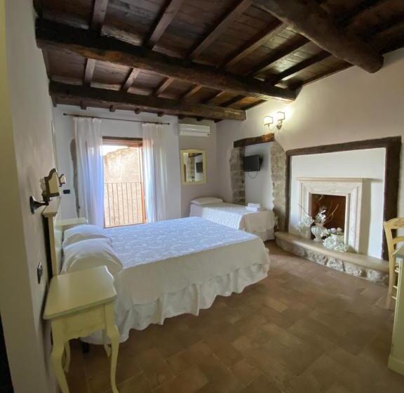 غرفة قياسية ثلاثية, Relais Il Monaco