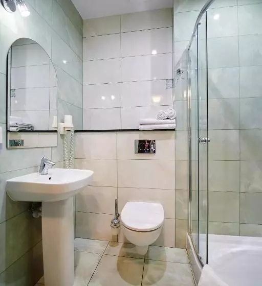 スタンダードトリプルルーム, Szyszko