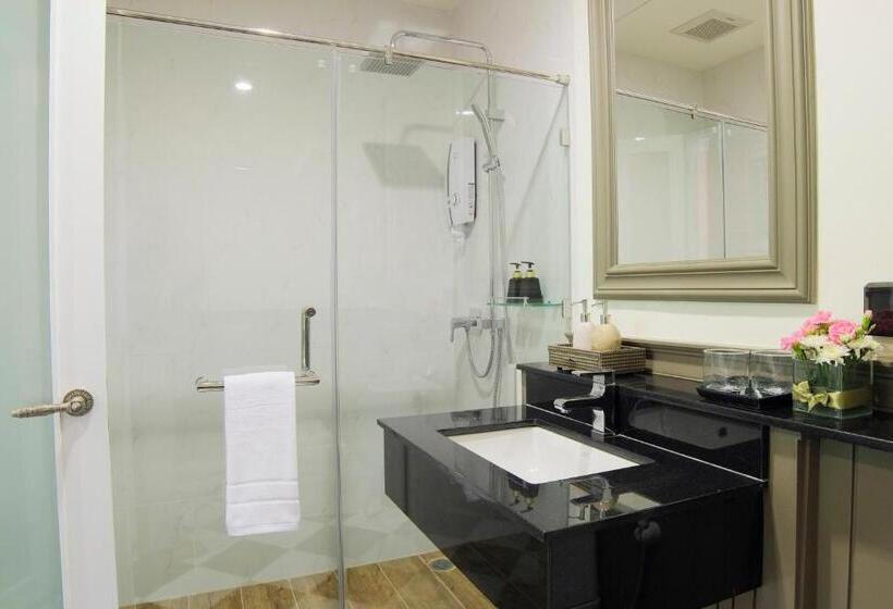 キングサイズベッドのスーペリアルーム, The Raya Surawong Bangkok