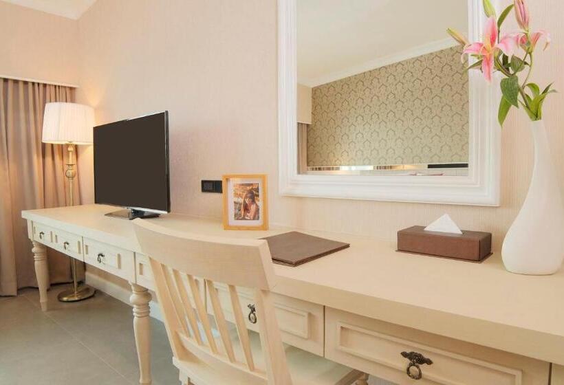 キングサイズベッドのスーペリアルーム, The Raya Surawong Bangkok