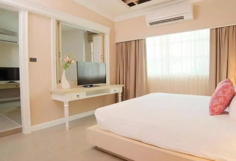 デラックスルーム, The Raya Surawong Bangkok