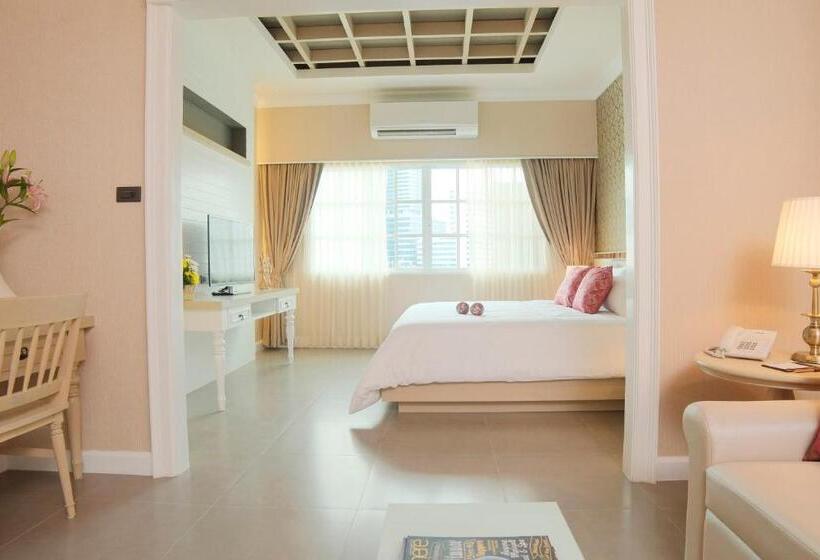 デラックスルーム, The Raya Surawong Bangkok