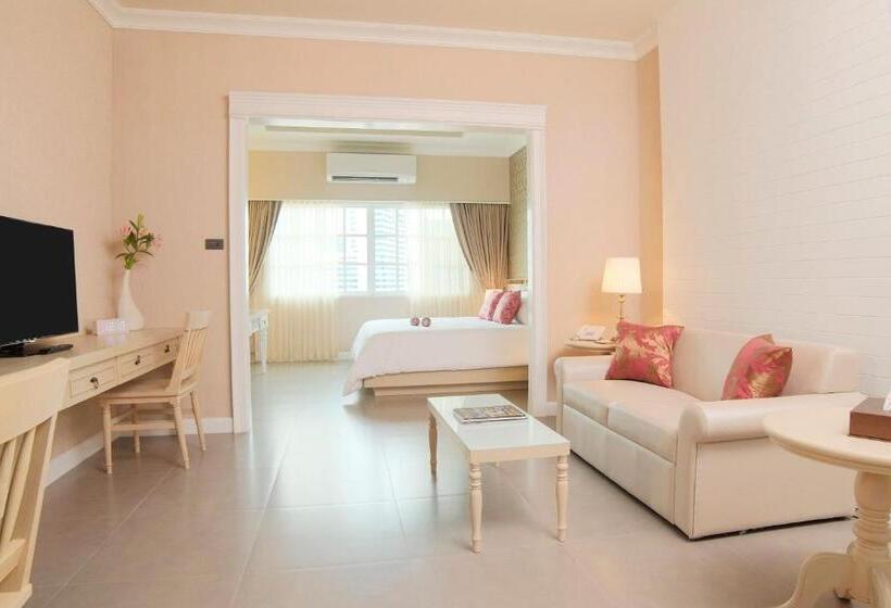Номер Deluxe, The Raya Surawong Bangkok