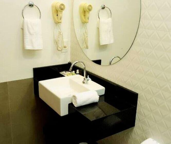 行政三人间, Ucayali