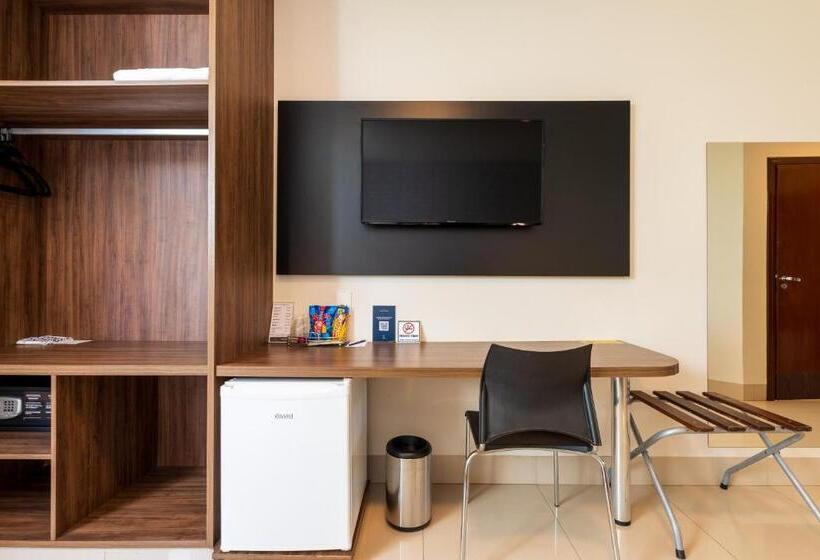 适合残疾人使用的标准间, Ucayali