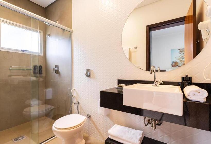 行政三人间, Ucayali