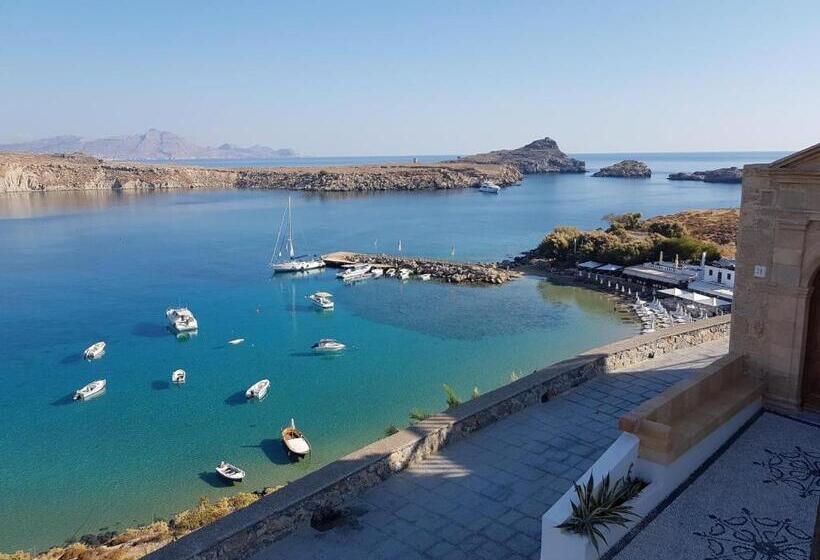 带花园景观的标准三人间, Villa Koki Studios