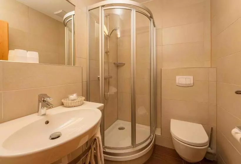 Camera Standard con Balcone, Hierzegger