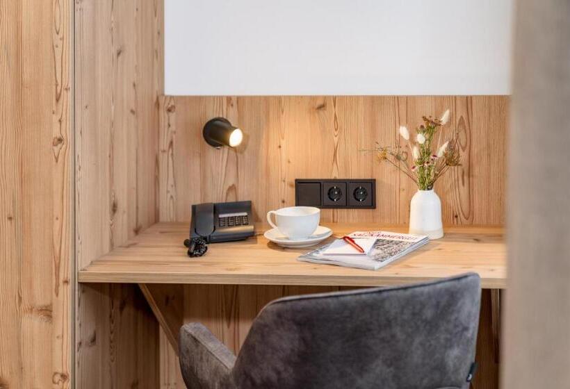 غرفة قياسية فردية, Hierzegger