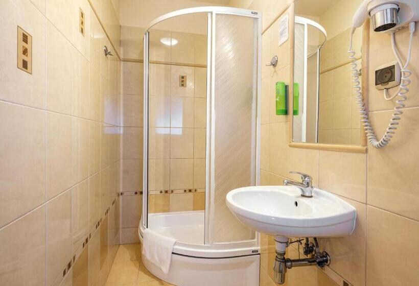 Номер Стандарт Трехместный, Kosmopolita Rooms