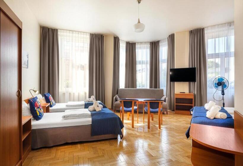 Standard Neljän Hengen Huone, Kosmopolita Rooms
