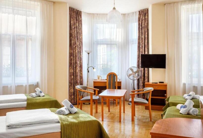 Четырехместный Номер Стандарт, Kosmopolita Rooms