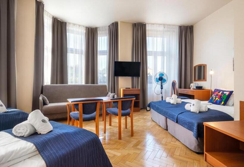 Standard Neljän Hengen Huone, Kosmopolita Rooms