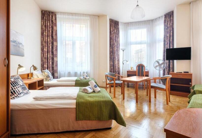 Standard Neljän Hengen Huone, Kosmopolita Rooms