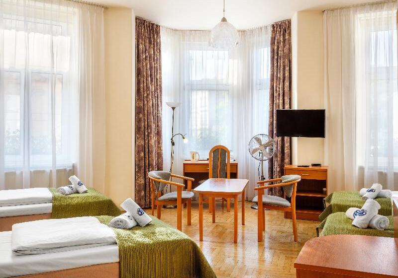 Standard Neljän Hengen Huone, Kosmopolita Rooms