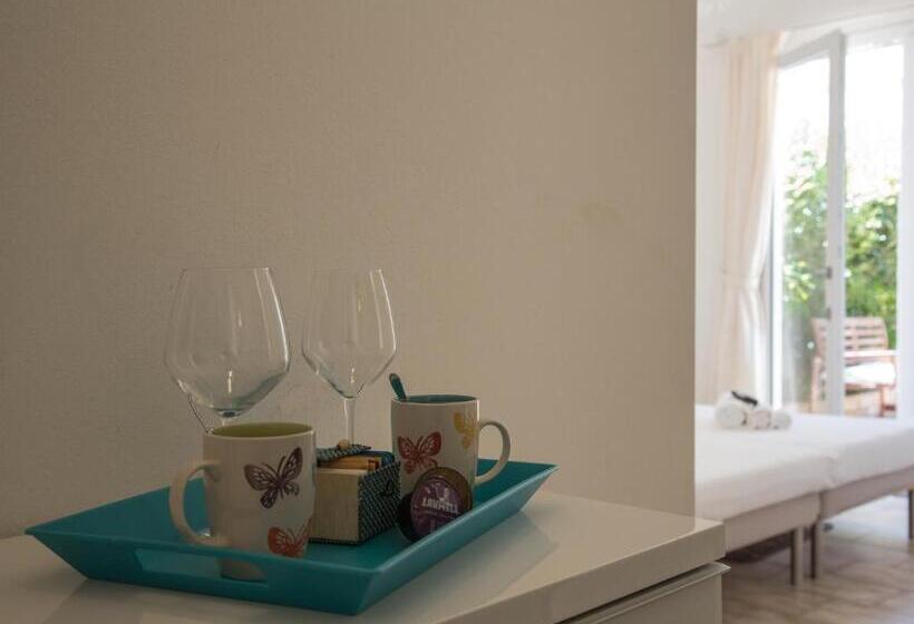 اتاق اکونومی, Coru E Mari