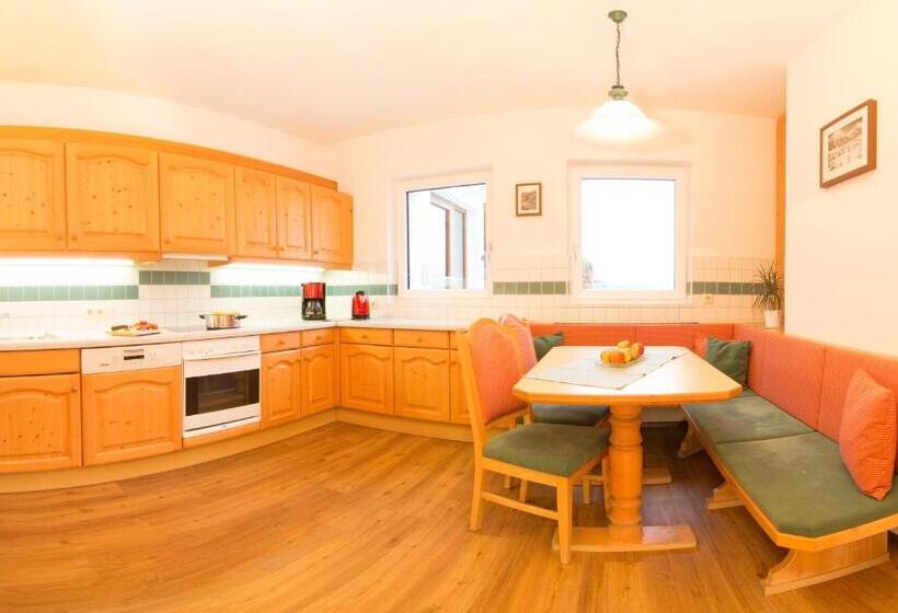 발코니가 있는 2 베드룸 아파트, Pension Am Rain