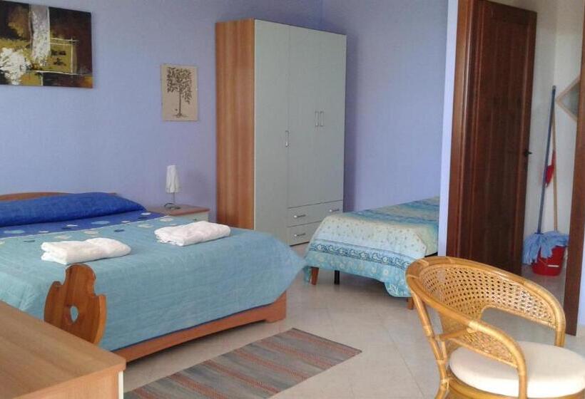 غرفة قياسية ثلاثية, B&b La Posada Stintino