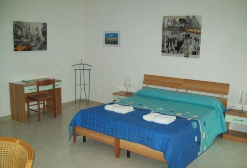 غرفة قياسية ثلاثية, B&b La Posada Stintino