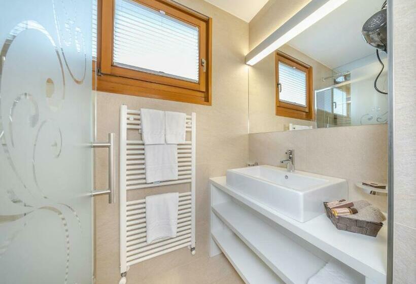 Quarto Estandar, Garni Tramans