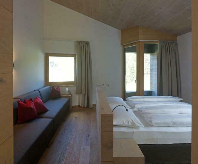 Quarto Familiar, Garni Tramans