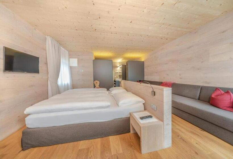 Quarto Familiar, Garni Tramans