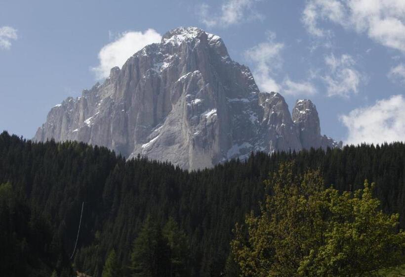 اتاق راحتی سه تخته, Garni Tramans