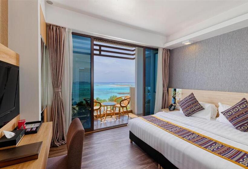 اتاق لوکس با بالکن و چشمانداز دریا, Arena Beach