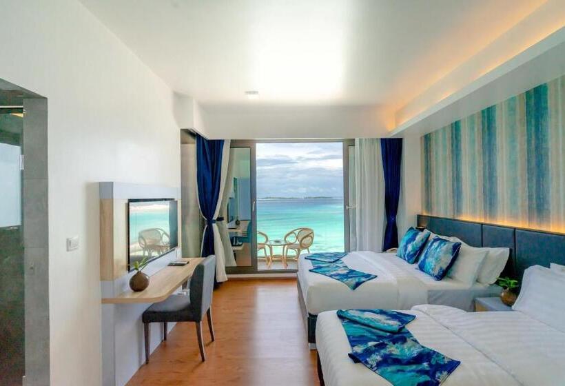 اتاق لوکس با بالکن و چشمانداز دریا, Arena Beach