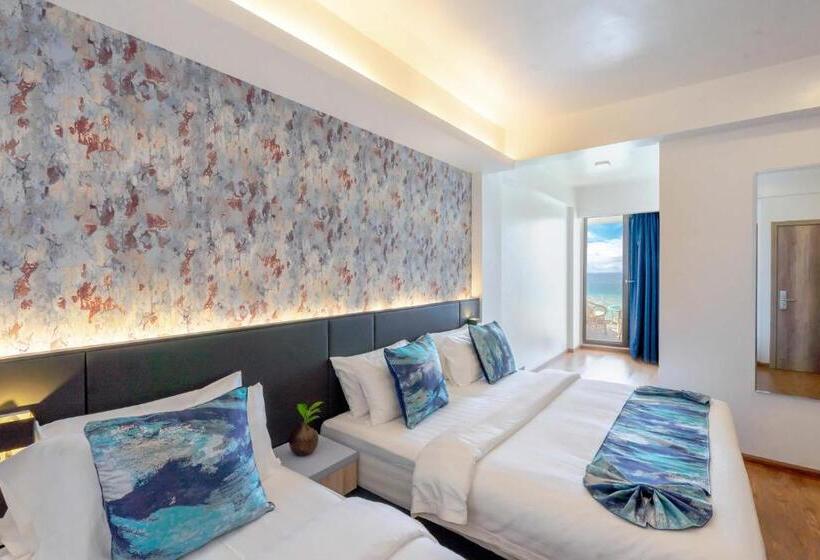 اتاق لوکس با بالکن و چشمانداز دریا, Arena Beach