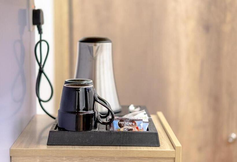 اتاق لوکس با بالکن و چشمانداز دریا, Arena Beach