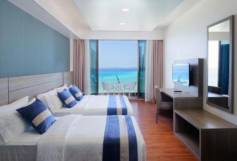 اتاق لوکس با بالکن و چشمانداز دریا, Arena Beach