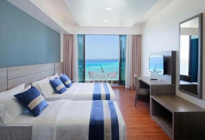 اتاق لوکس با بالکن و چشم‌انداز دریا, Arena Beach