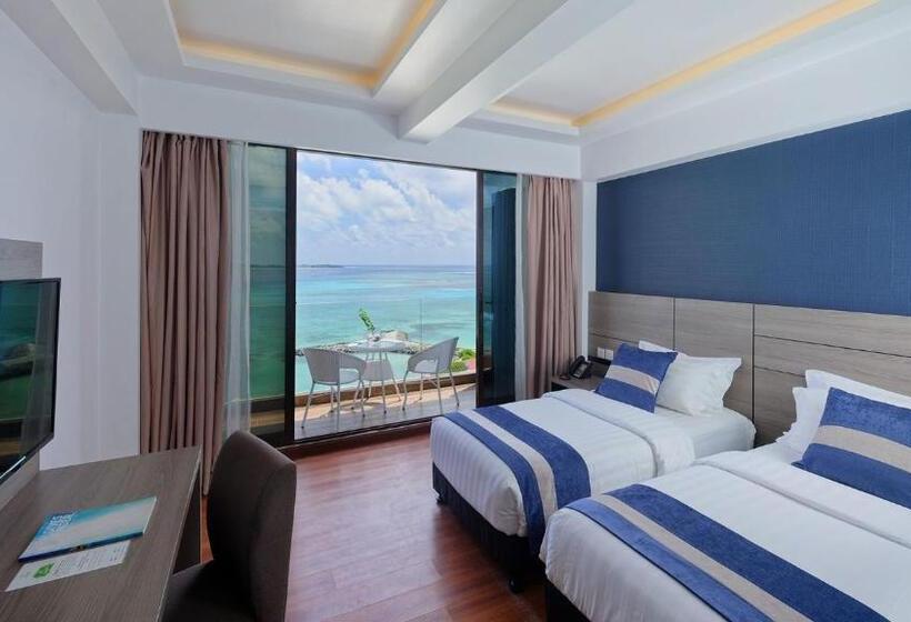اتاق لوکس با بالکن و چشم‌انداز دریا, Arena Beach