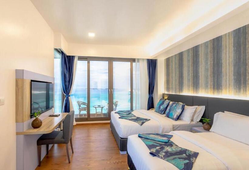 اتاق لوکس با بالکن و چشمانداز دریا, Arena Beach