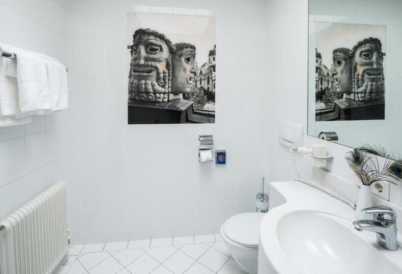 سوییت جونیور با بالکن, Neutor Express