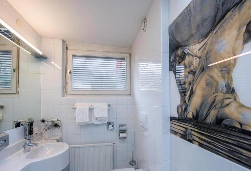 Comfort room with balcony, Neutor Express