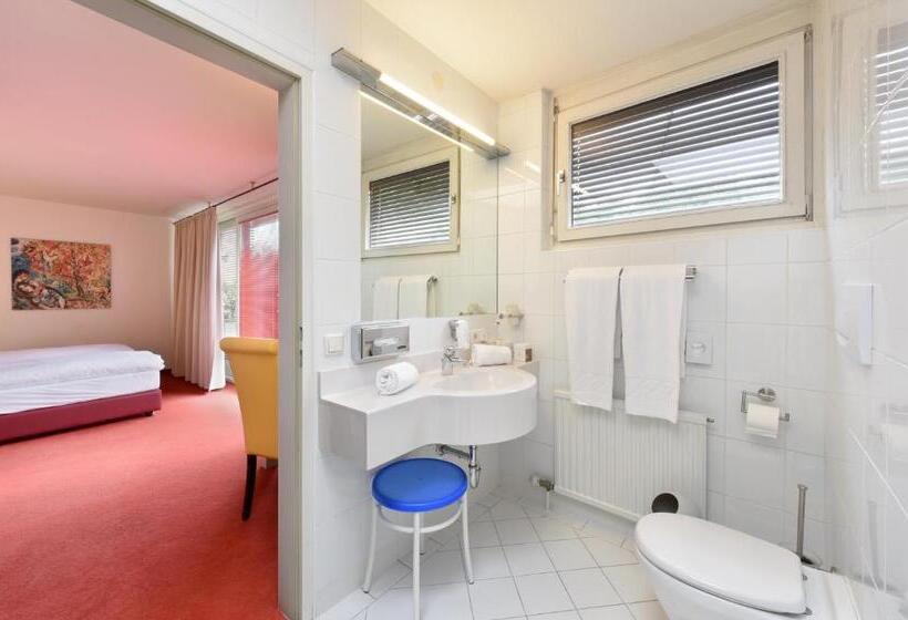 Comfort room with balcony, Neutor Express