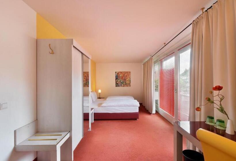 Comfort room with balcony, Neutor Express