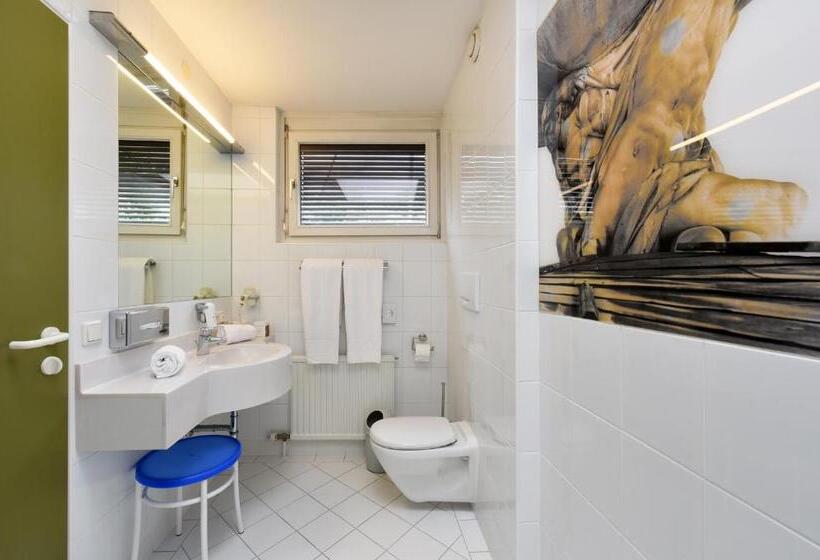 Comfort room with balcony, Neutor Express