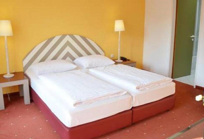 Comfort room with balcony, Neutor Express