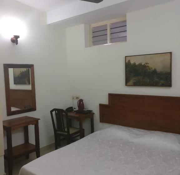 基本间, Safire Residency