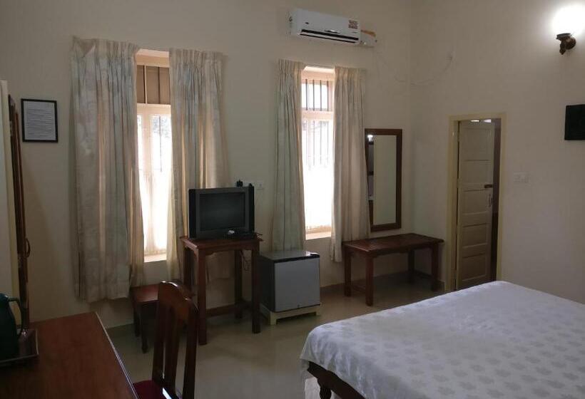 带大床的高级房间, Safire Residency