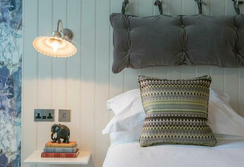 Family Suite, The Elephant At The Market