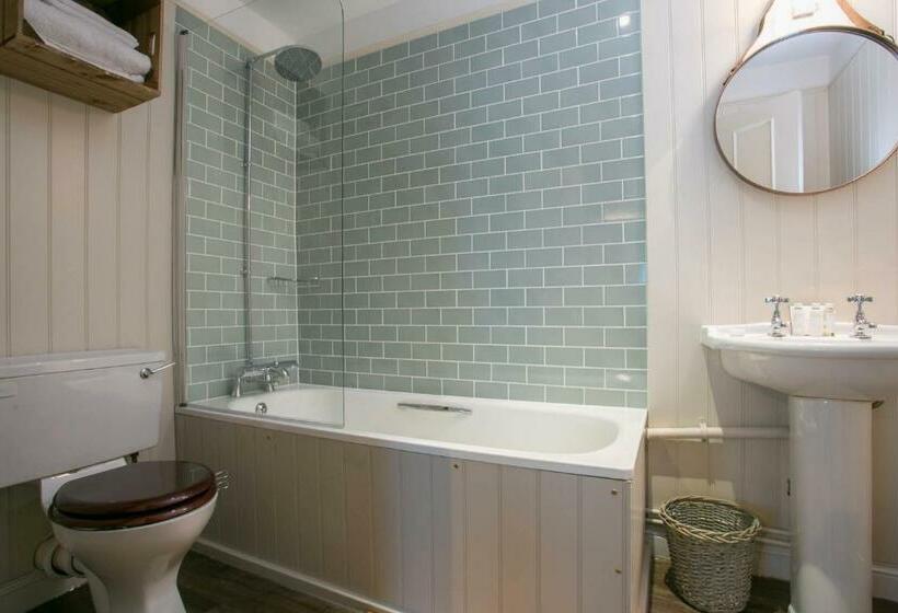 Номер Deluxe, The Elephant At The Market