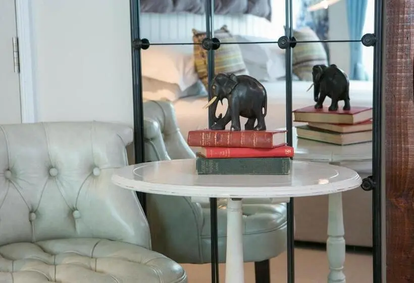 デラックスルーム, The Elephant At The Market