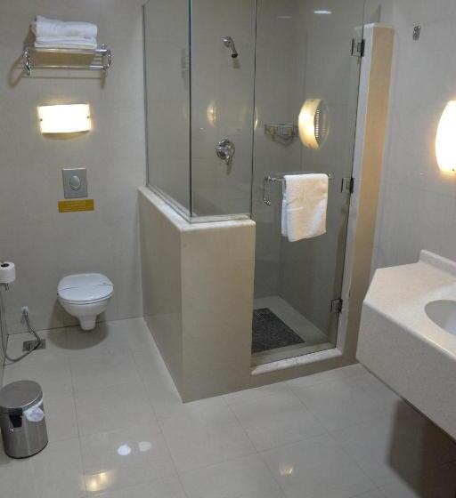سوییت جونیور, The Palace Suites