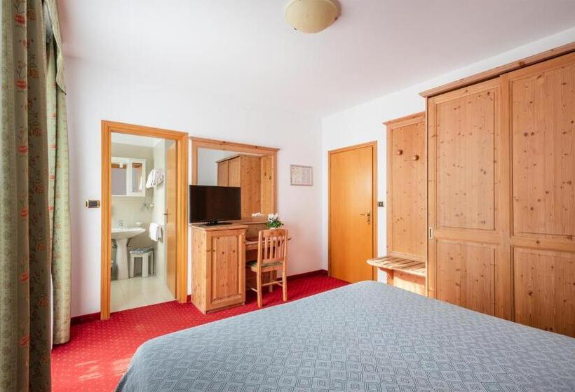 חדר קלאסי, Lucia