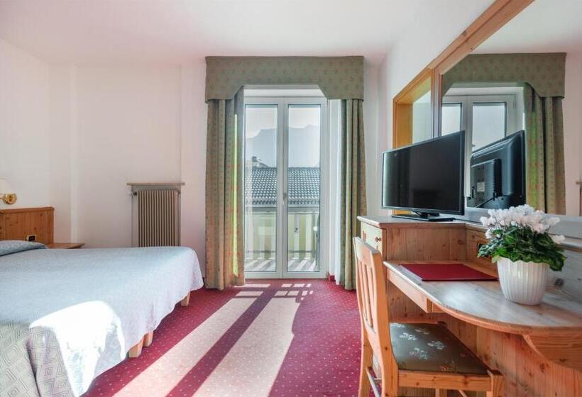 חדר קלאסי, Lucia