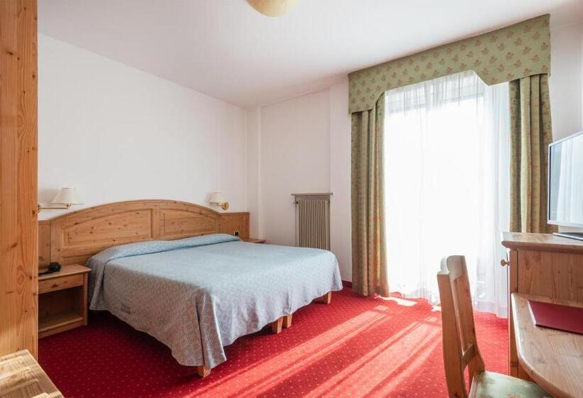 חדר קלאסי, Lucia